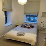 2-Bed Flat In London Fields
