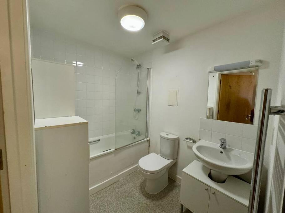 2-bed Flat In Fields